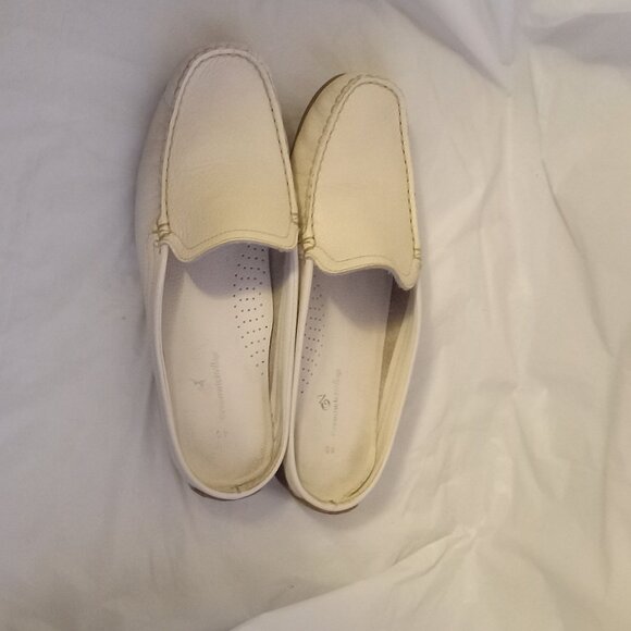 Greenwich Village shoes slip on loaf flat open in the back cream color size 40. - Picture 3 of 7